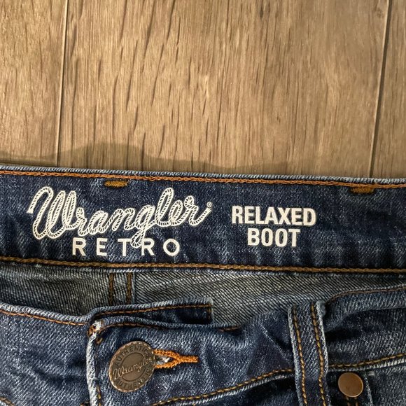 Wrangler Retro High Rise Relaxed Boot Cut Denim Blue Jeans Womens 33x28 - Picture 3 of 6